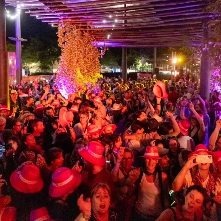 Sélection de bodegas nîmoises pour savourer la Feria entre amis