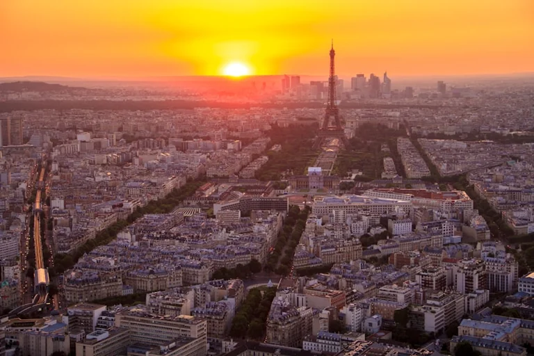 À Courbevoie, canicule rouge et orages changent la soirée