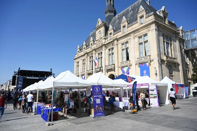 À Saint-Denis, un délai décisif pour les aides associatives