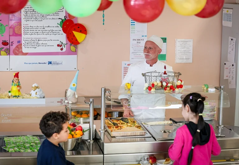 Parents à Marseille : la cantine se règle dès maintenant: les informations pratiques