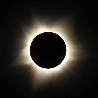 À Cannes, l’éclipse se regarde avec des lunettes certifiées