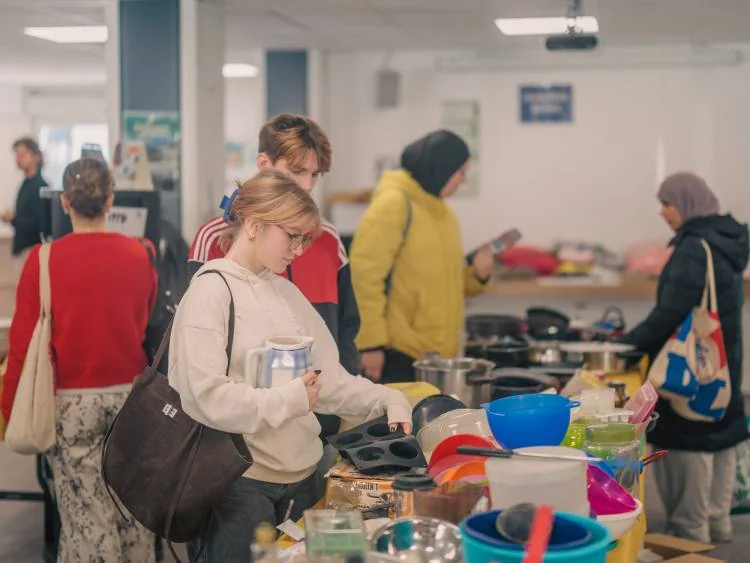 À Villeurbanne, la Gratiféria aide les étudiants à s’équiper