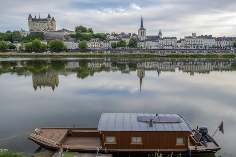 Balade sur la Loire : une sortie en toue sablière à Orléans