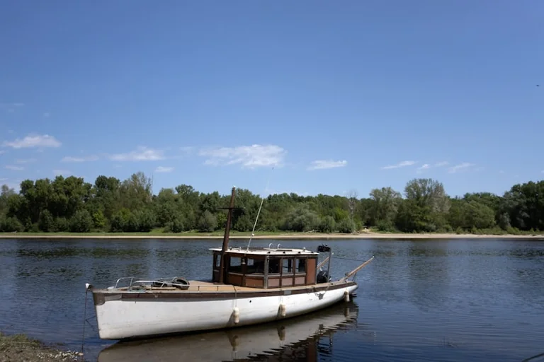 Balade sur la Loire : une sortie en toue sablière à Orléans
