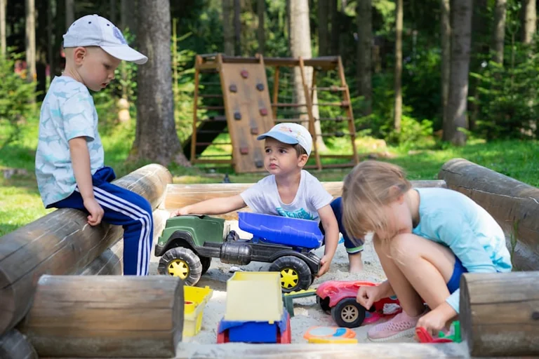 Lannion : comment les centres de loisirs rythment l'été des enfants: ce qu'il faut retenir