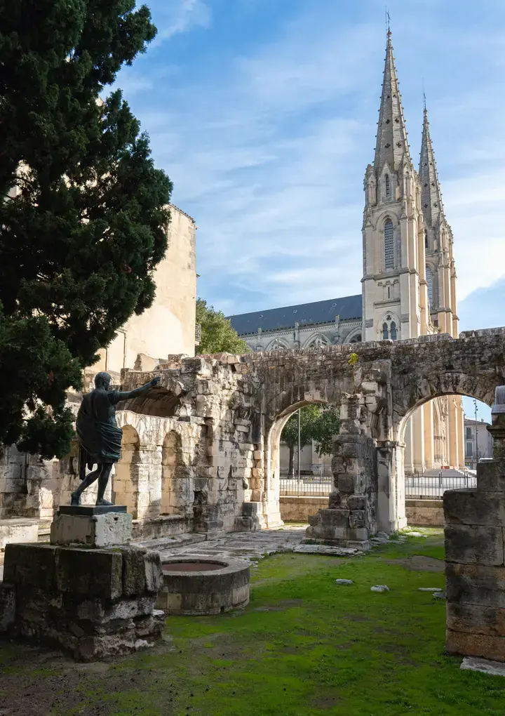 Visites guidées à Nîmes : plongez dans l'Antiquité cet été 2026