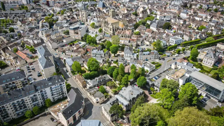 À Dreux, casque obligatoire pour les trottinettes et règles strictes pour les mariages